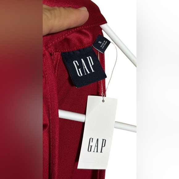 GAP Vibrant Sled Red Halter Blouse,Size S,Satin,100% polyester,Made in Vietnam - Picture 5 of 13